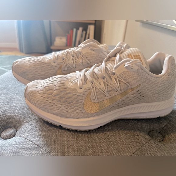 Nike Zoom White & Gold - Picture 3 of 5